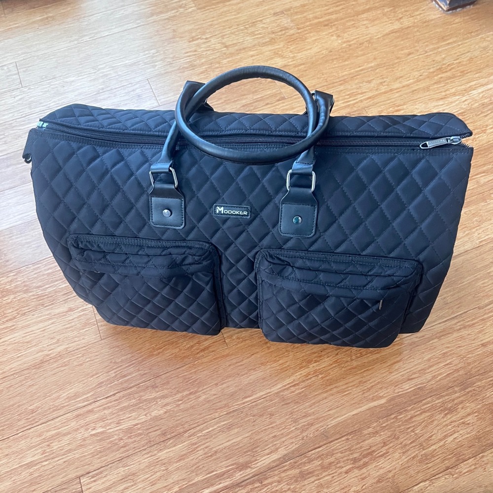 Modoker‎ Convertible Garment Garment to Duffle Bag Quilted Black Travel Luggage